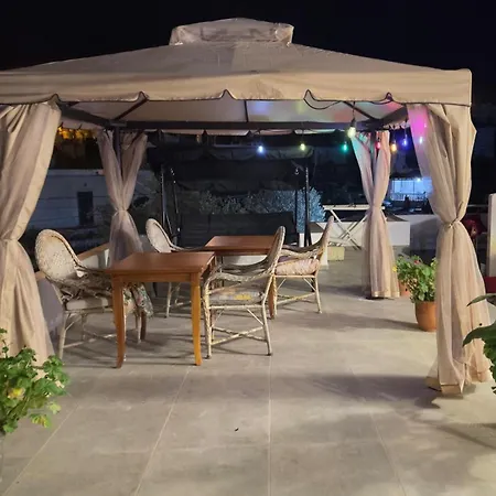 Kingsland * Ksamil