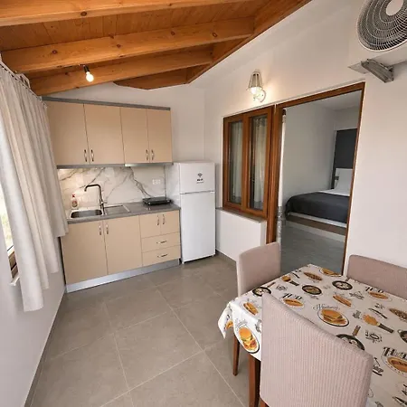Kingsland Apartment Ksamil